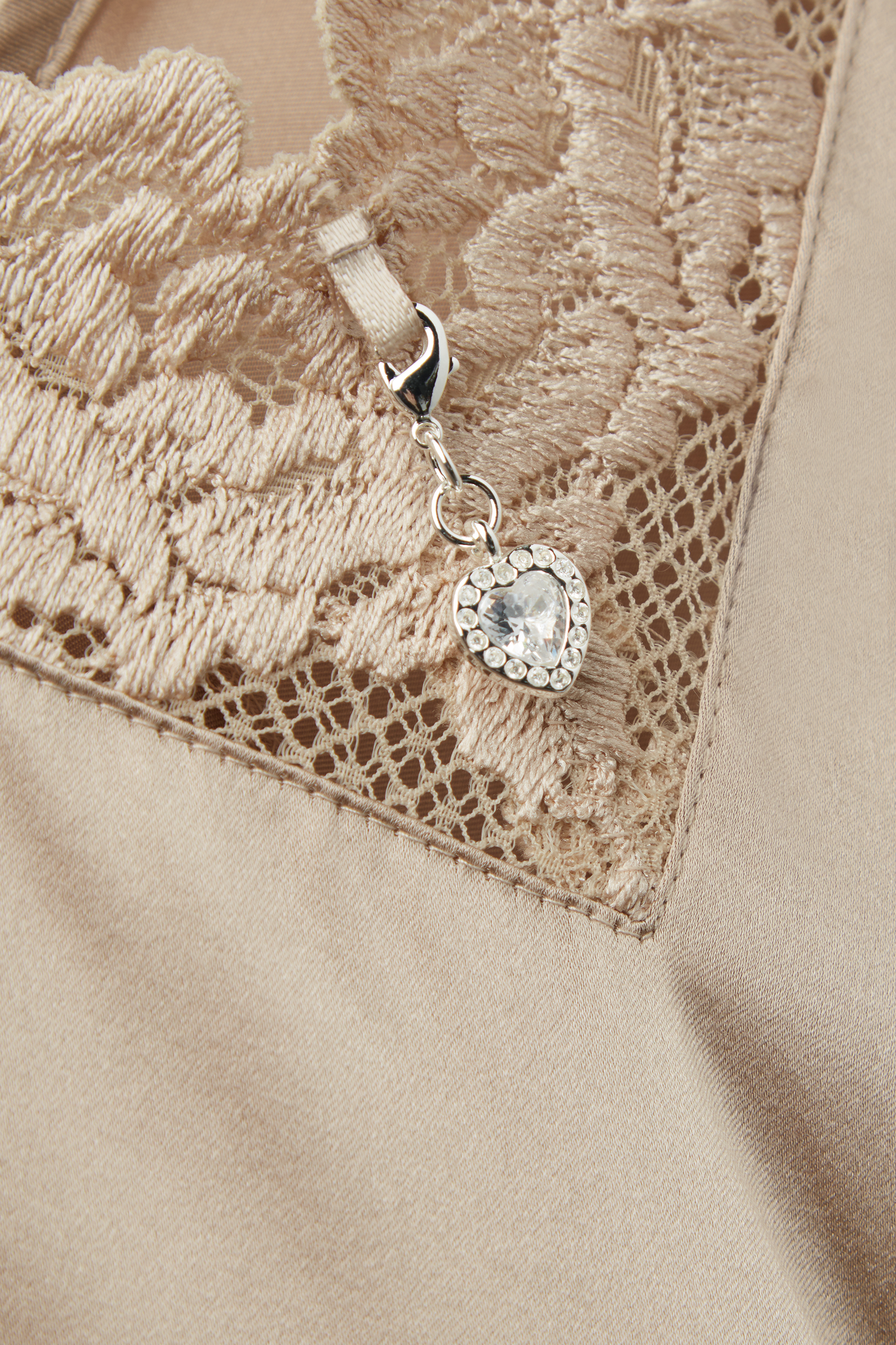 "Silky Flowers" シルク＆レース スリップ