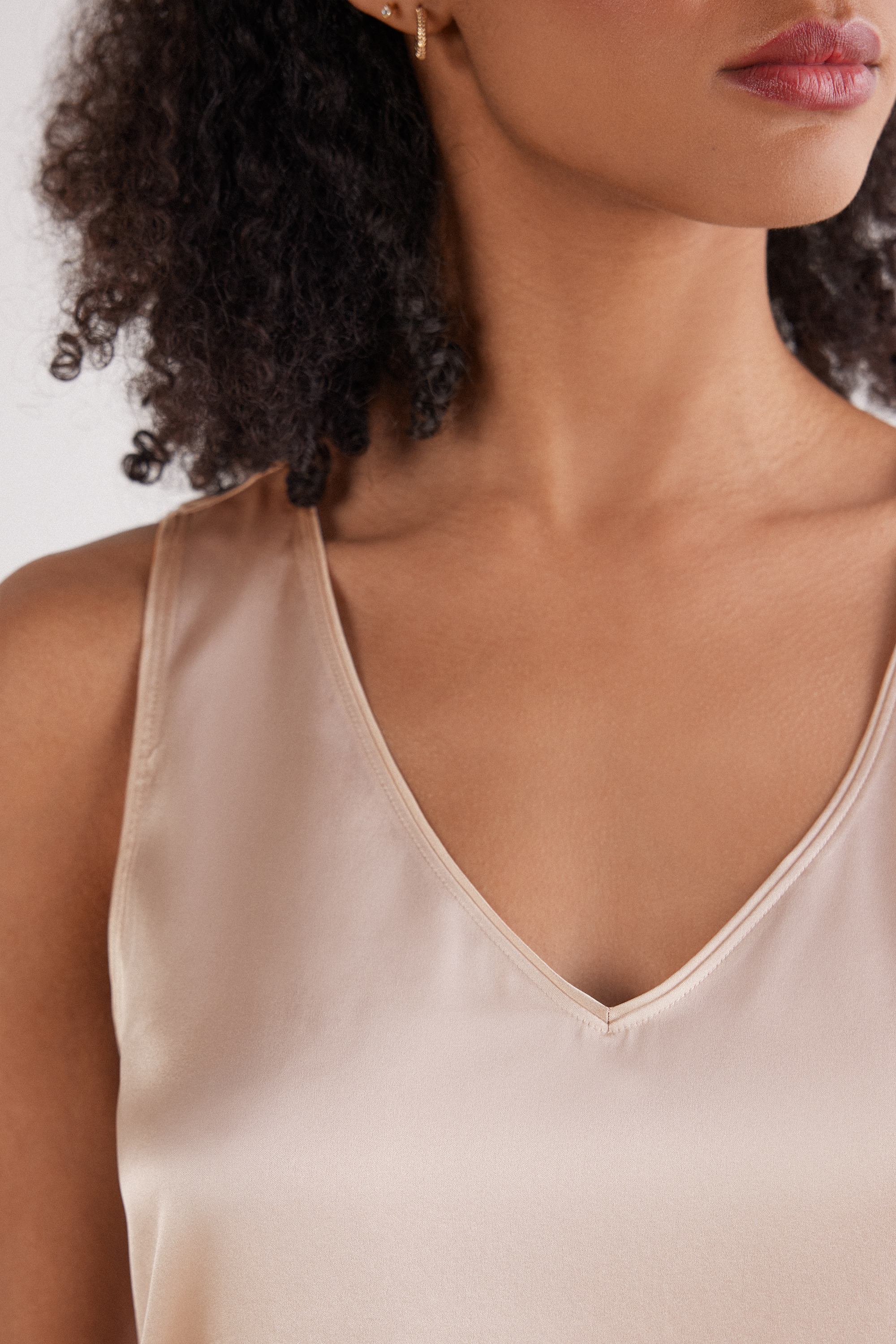 シルク Vネック タンクトップ