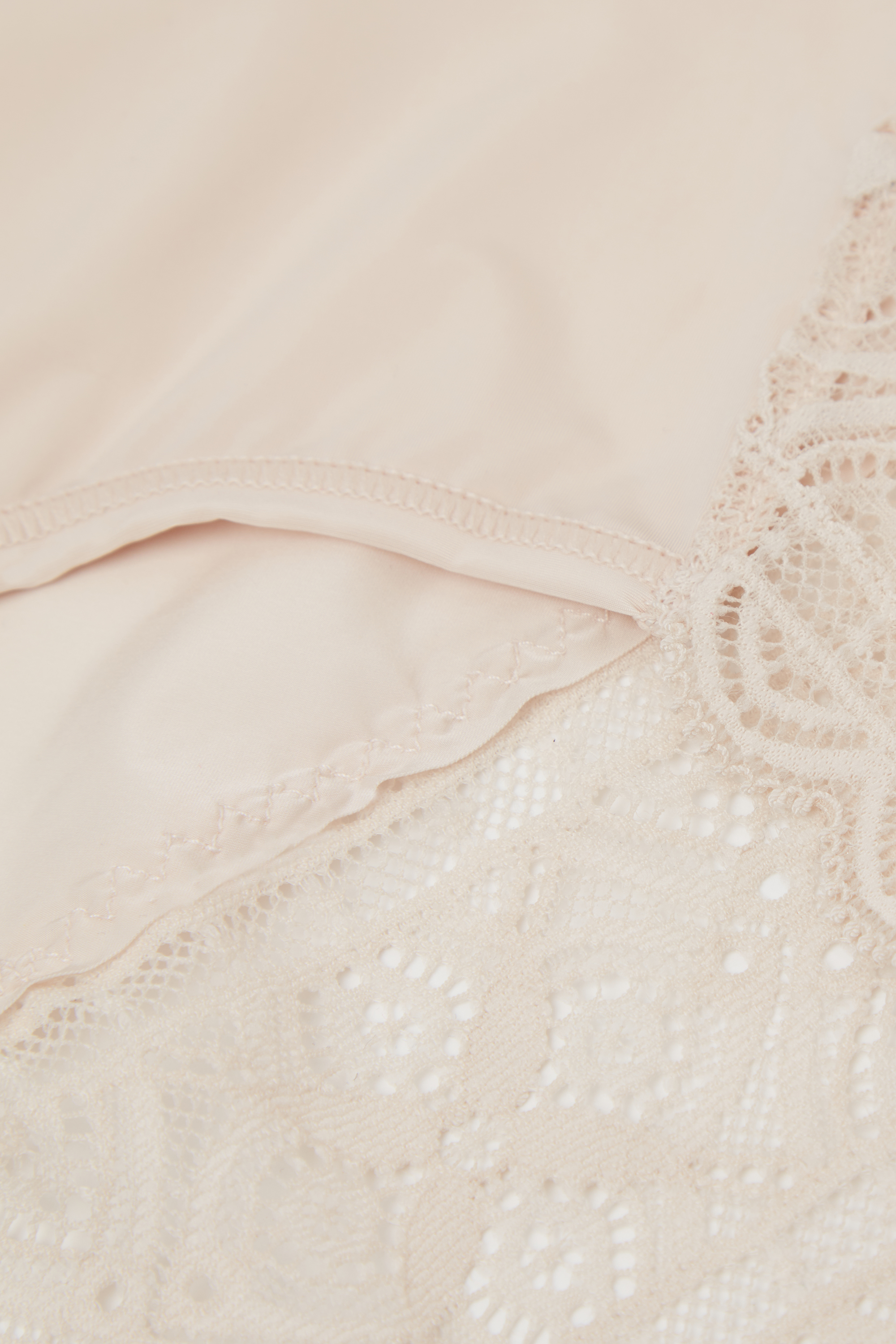 High Waist Panties in Ultralight Microfiber with Lace