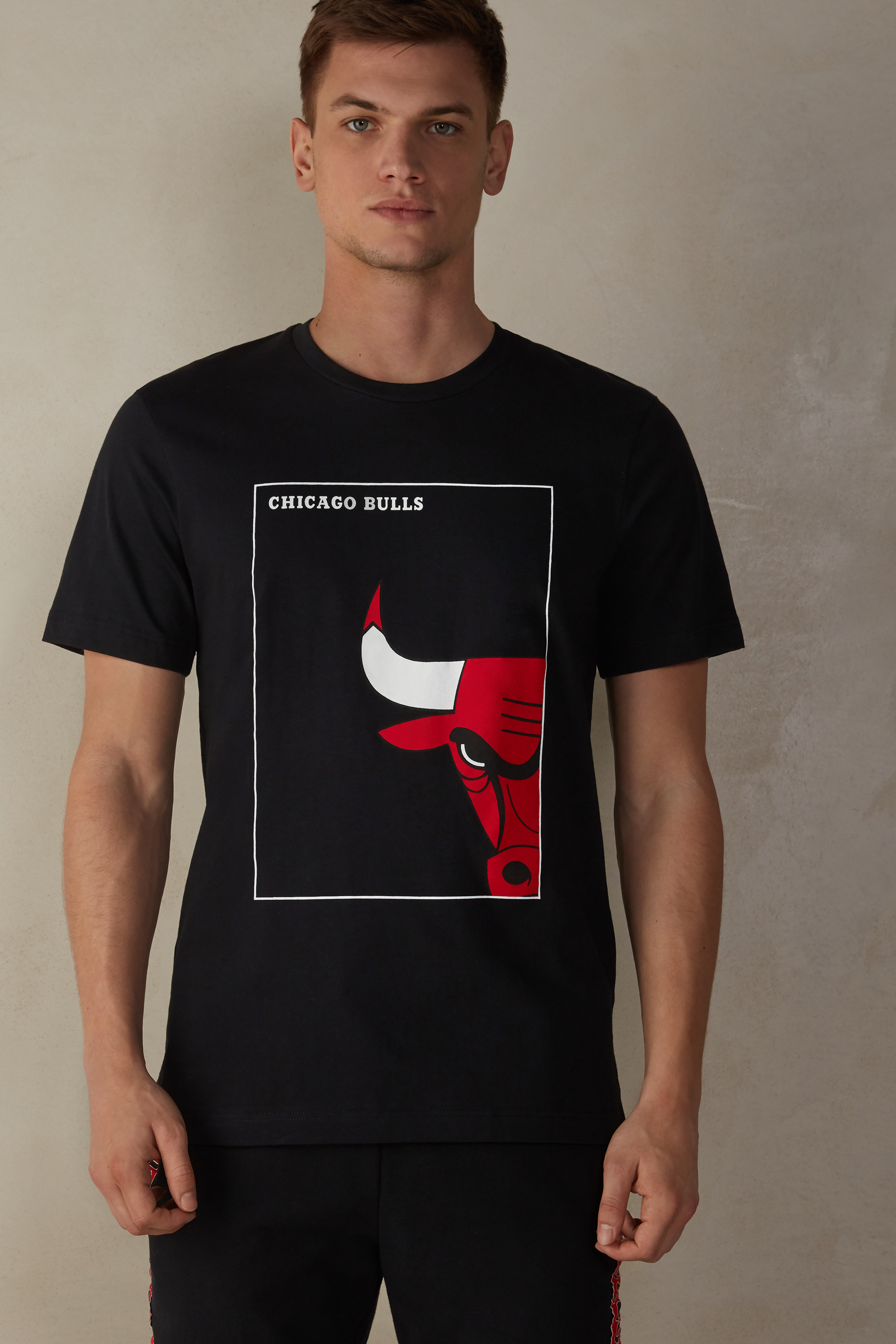 T-Shirt with Chicago Bulls Print