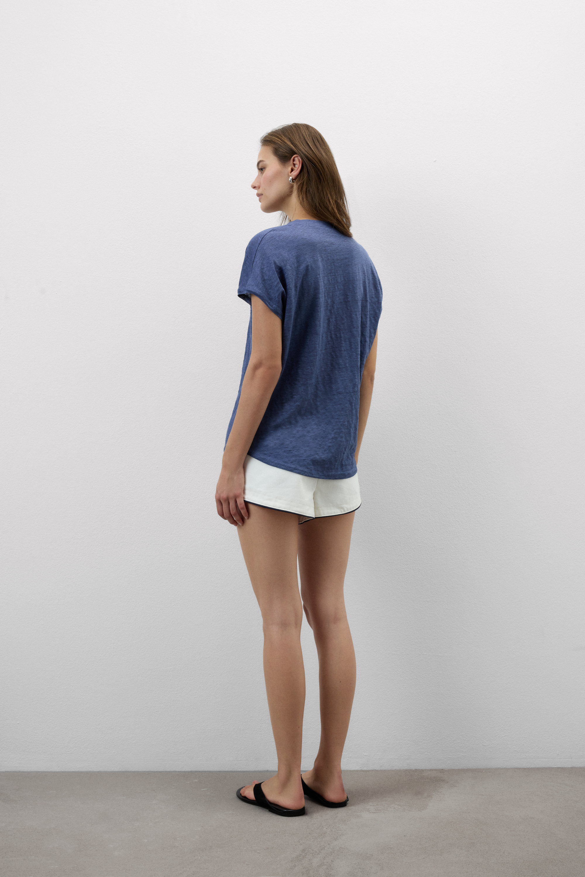 The Pure Linen リネン Vネック ショートスリーブ Tシャツ