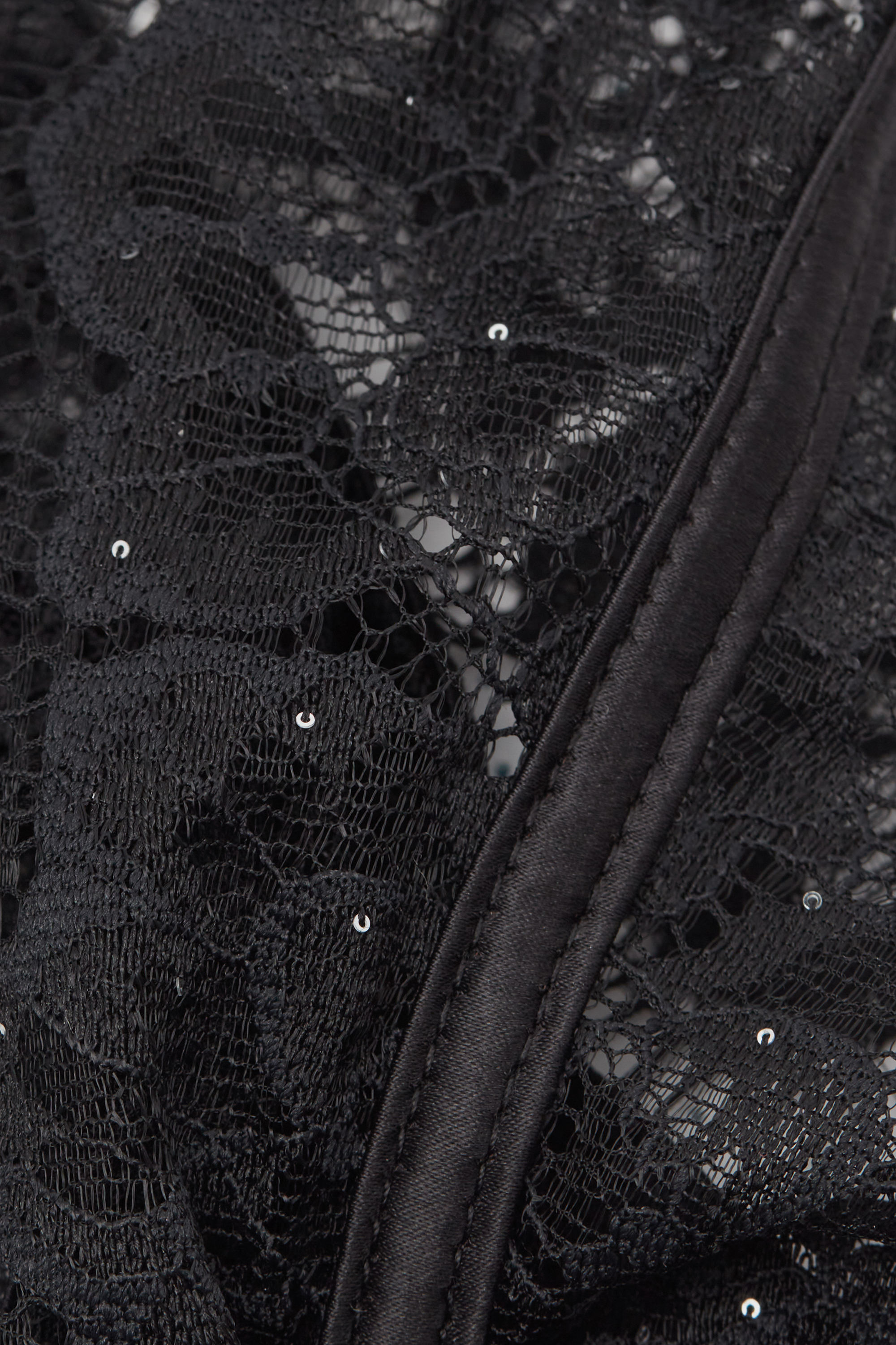 "Glimmer of Pleasure" オープンフロント Monica プッシュアップブラ