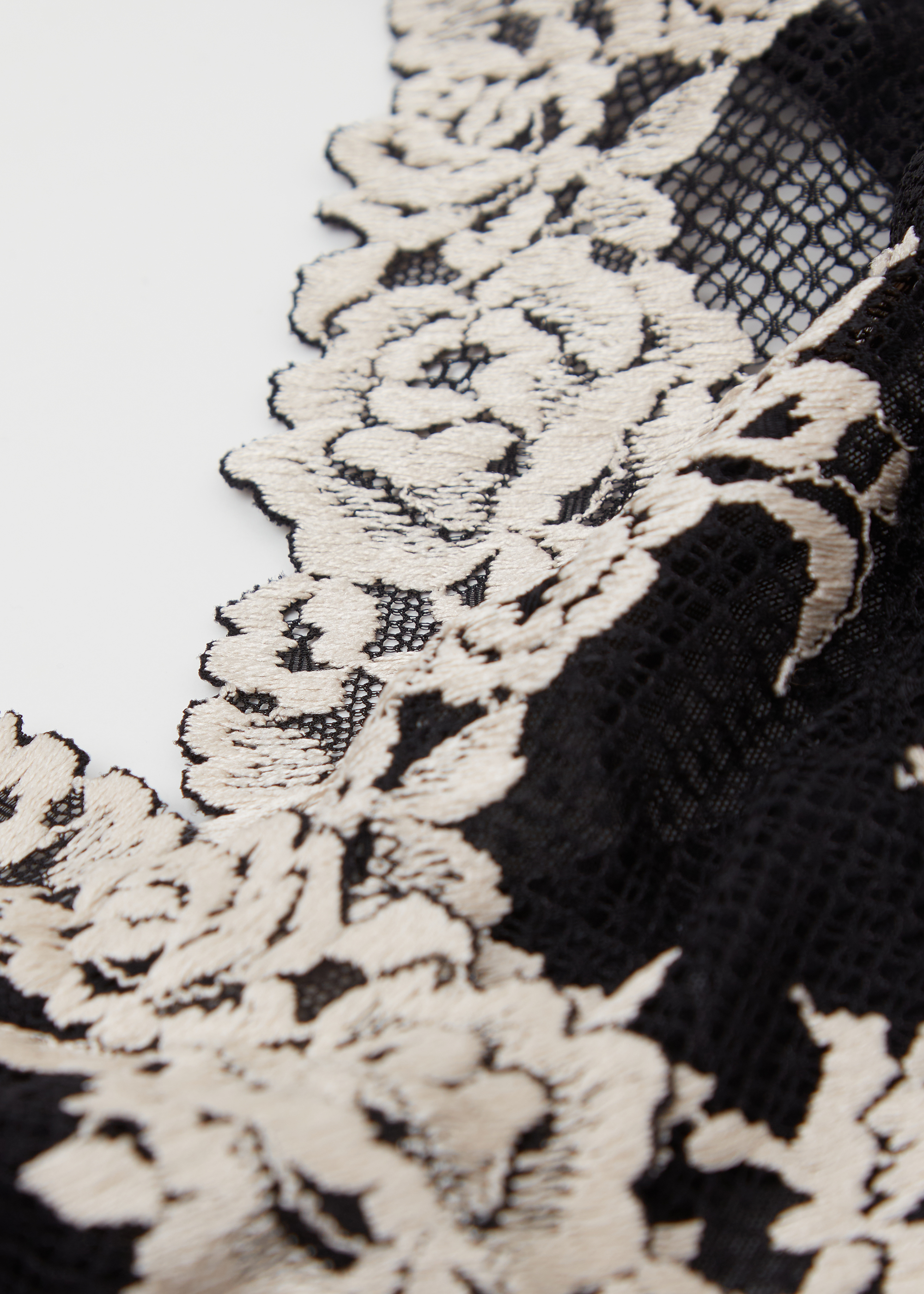 【DOLCE&GABBANA】シャンティリーレース トライアングルブラ Dolce & Gabbana シャンティリーレース ブラ | レッド | FARFETCH JP