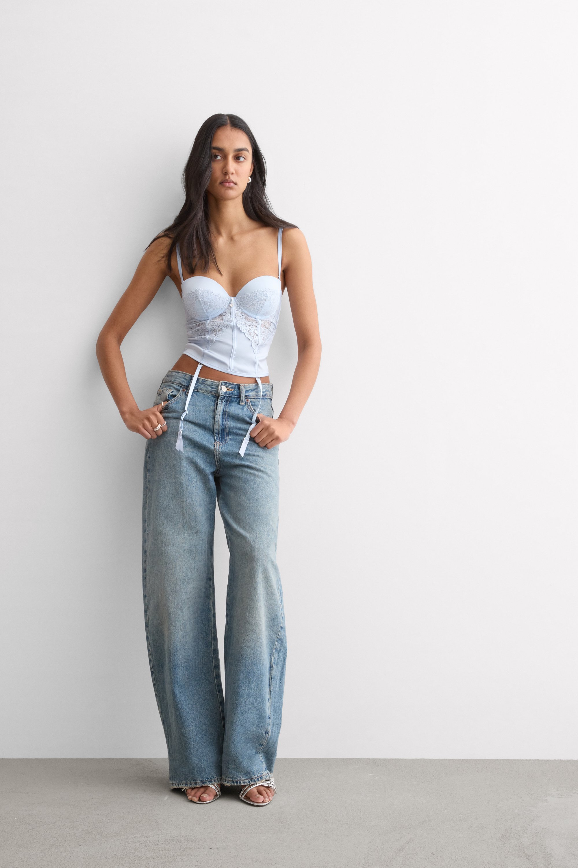 "Silky Flowers" Anna ゲピエール