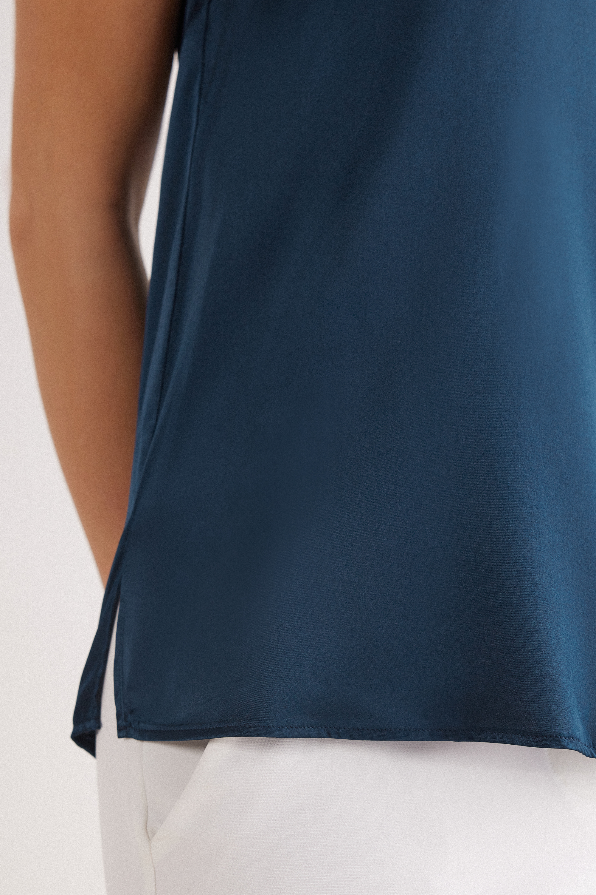 シルク Vネック タンクトップ