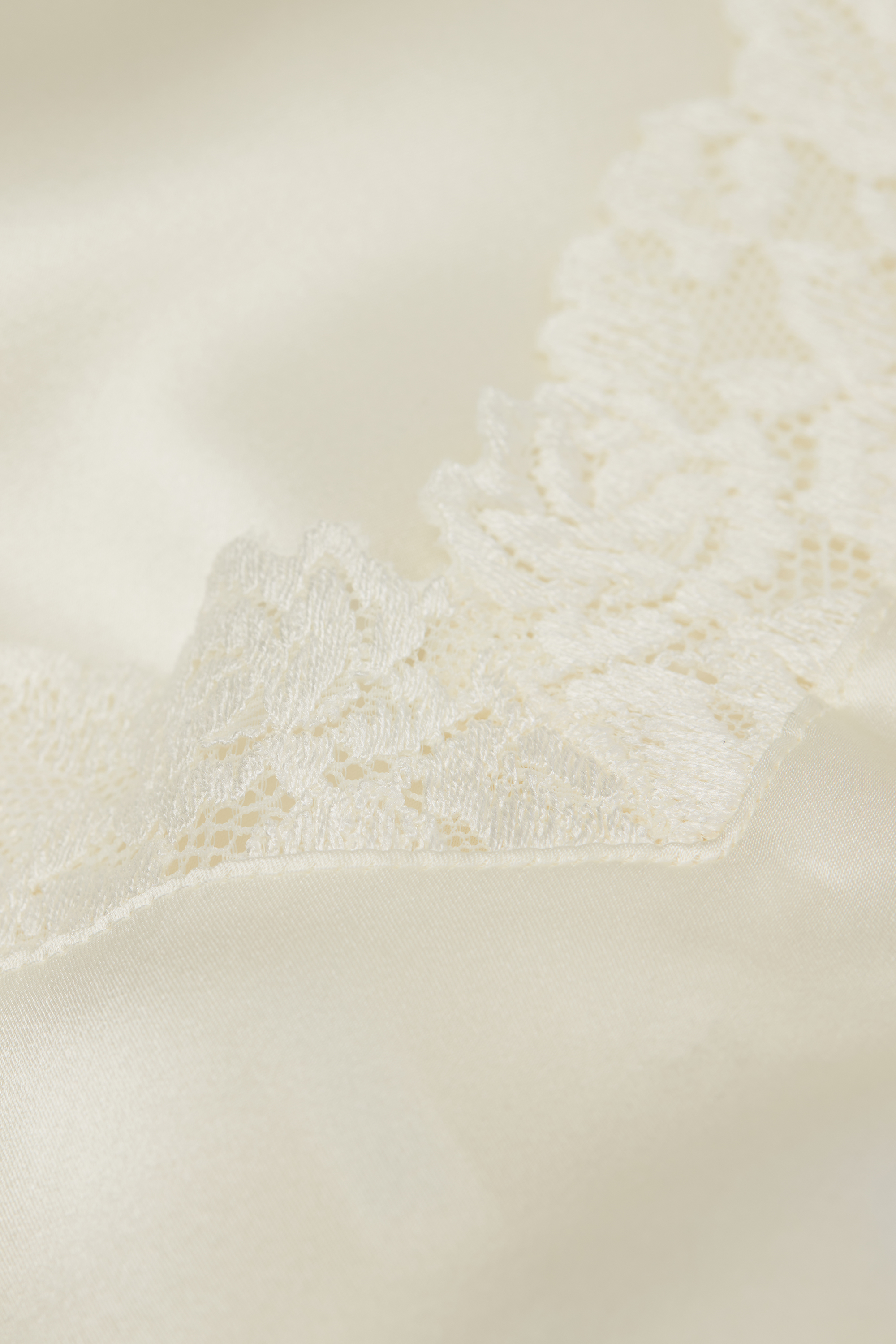 Pretty Flowers シルク スパゲッティストラップ トップ