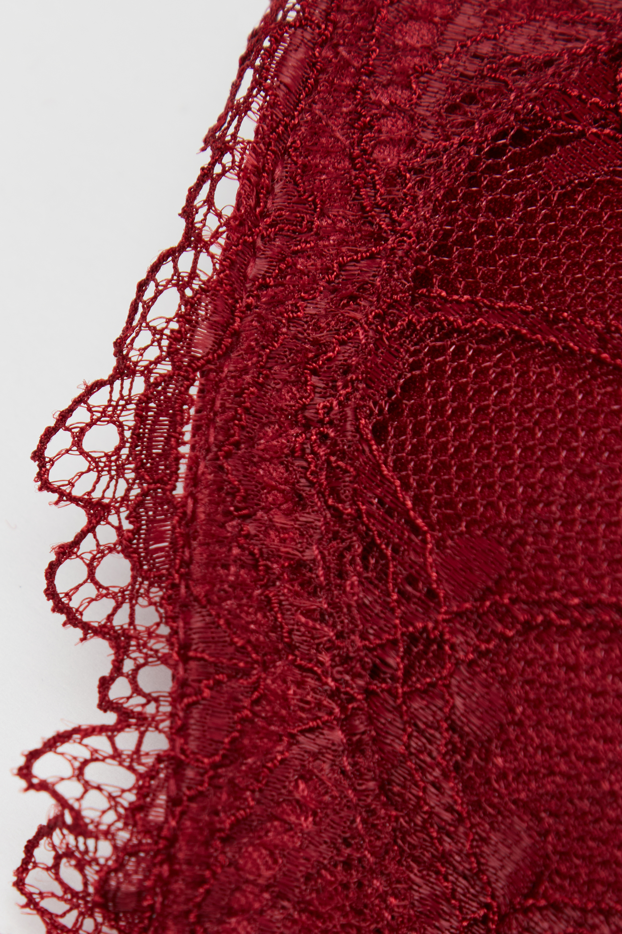 She is a Classic シルク＆レース Monica プッシュアップブラ