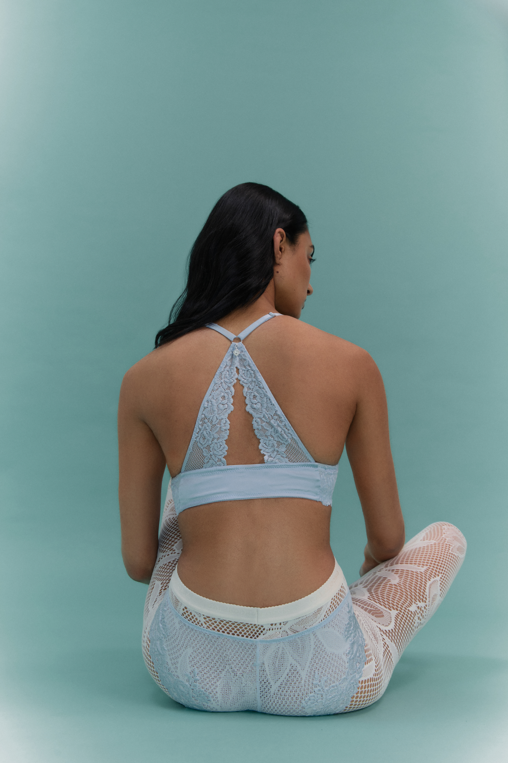 "Silky Flowers" シルク＆レース Monica プッシュアップブラ