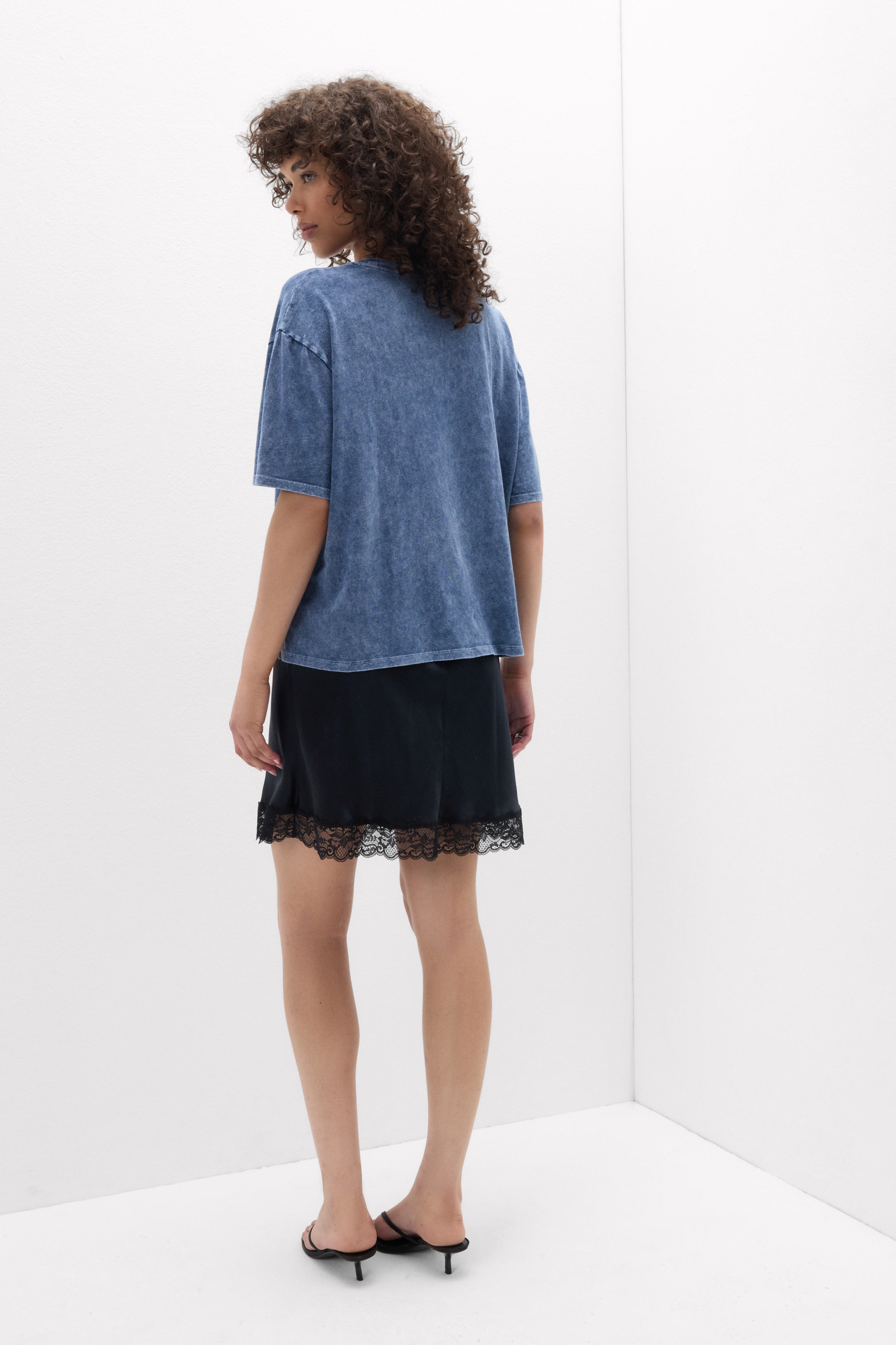 "Denim Romance" オーバーサイズフィット ショートスリーブ Tシャツ