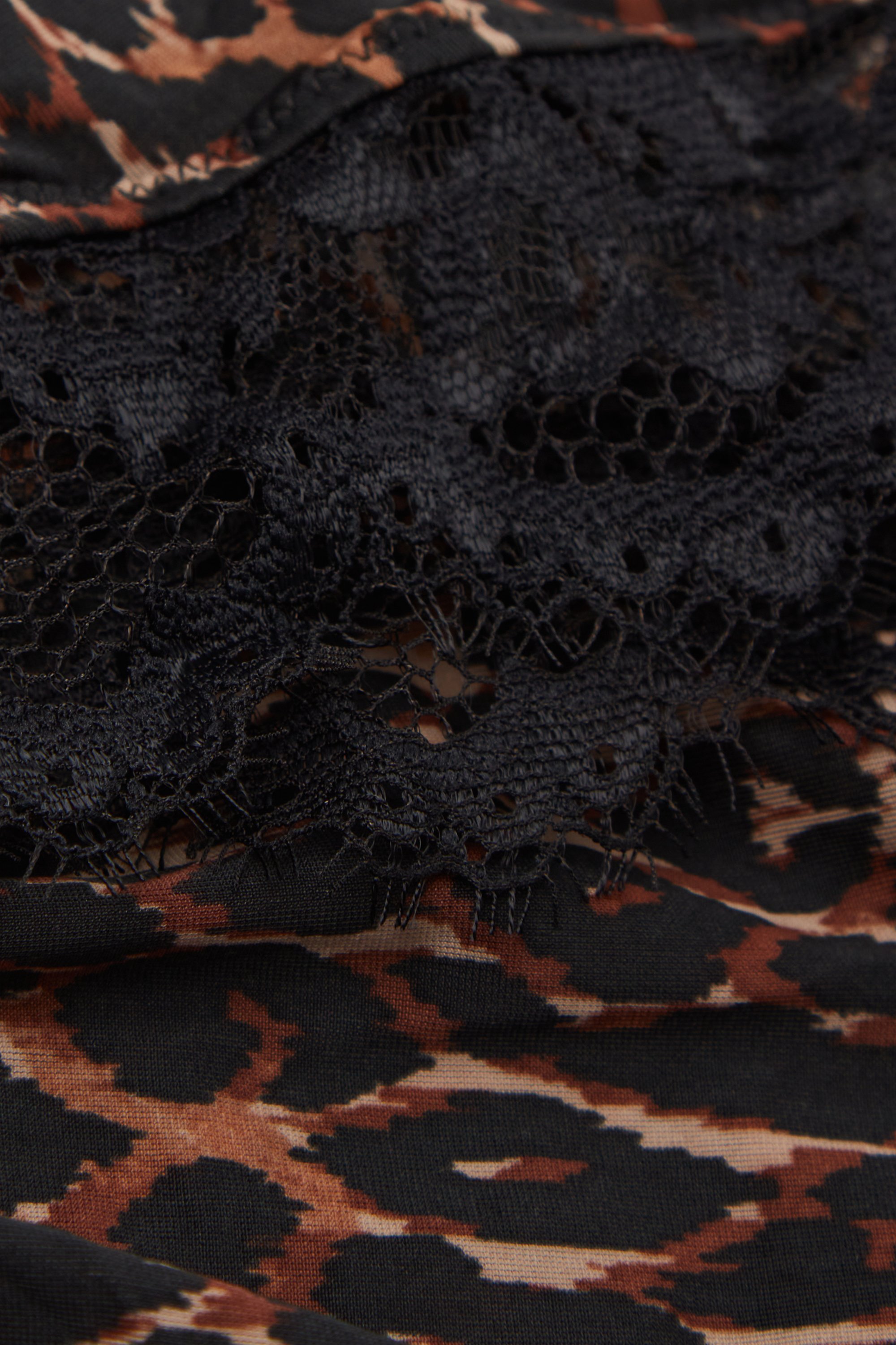 "Sensual Attitude" アニマルプリント レース＆マイクロファイバー ボディスーツ