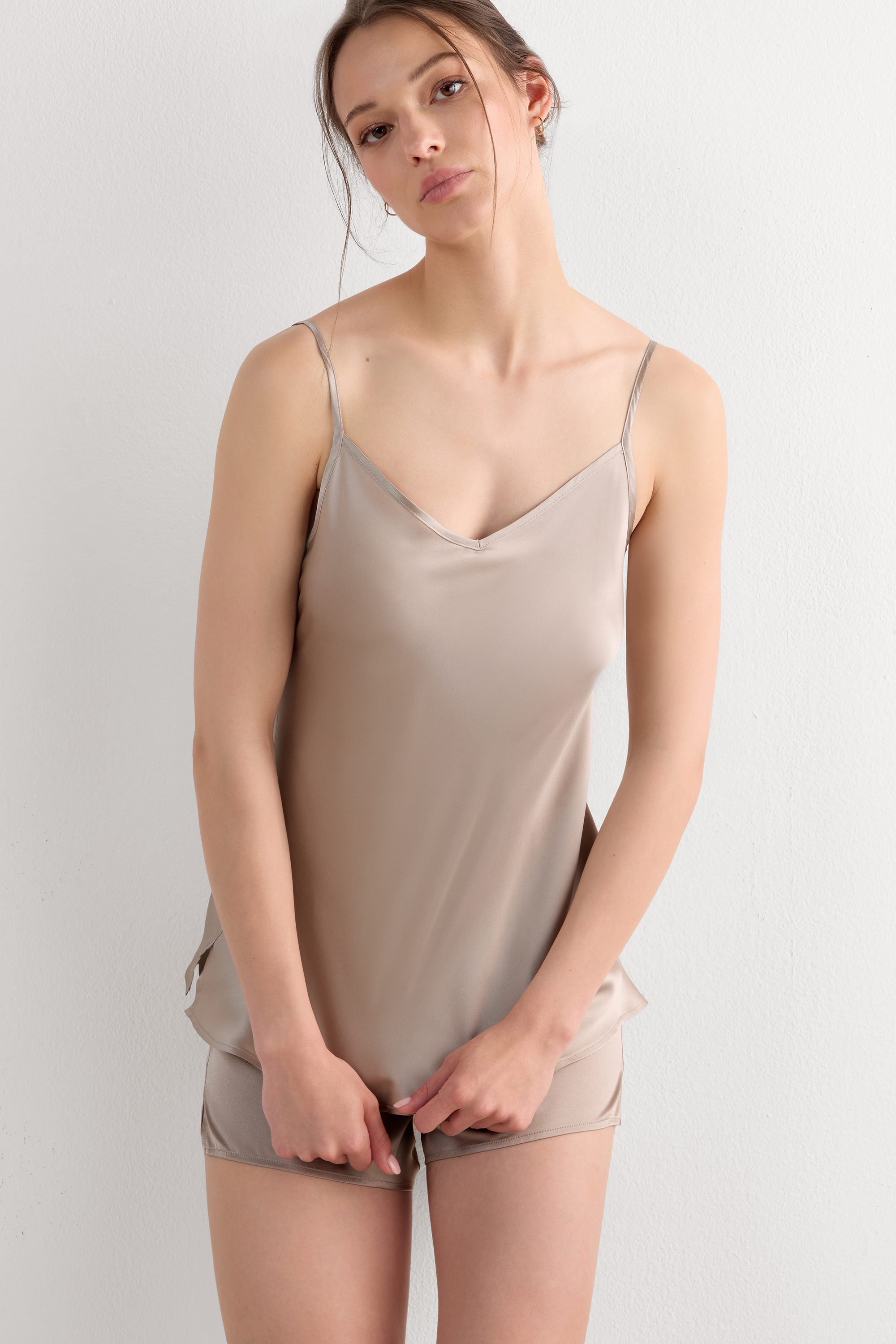 シルクサテン Vネック トップス