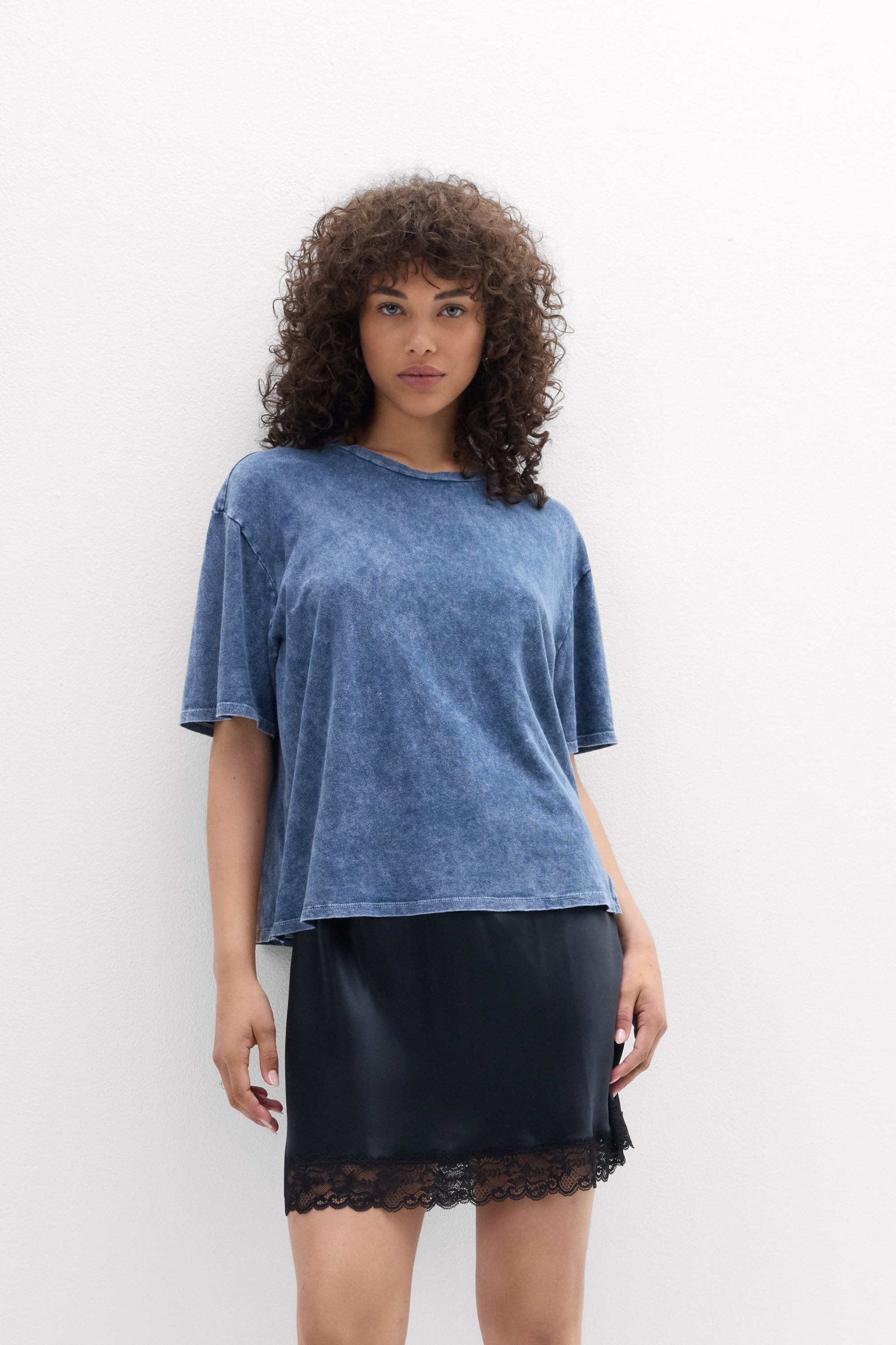 "Denim Romance" オーバーサイズフィット ショートスリーブ Tシャツ