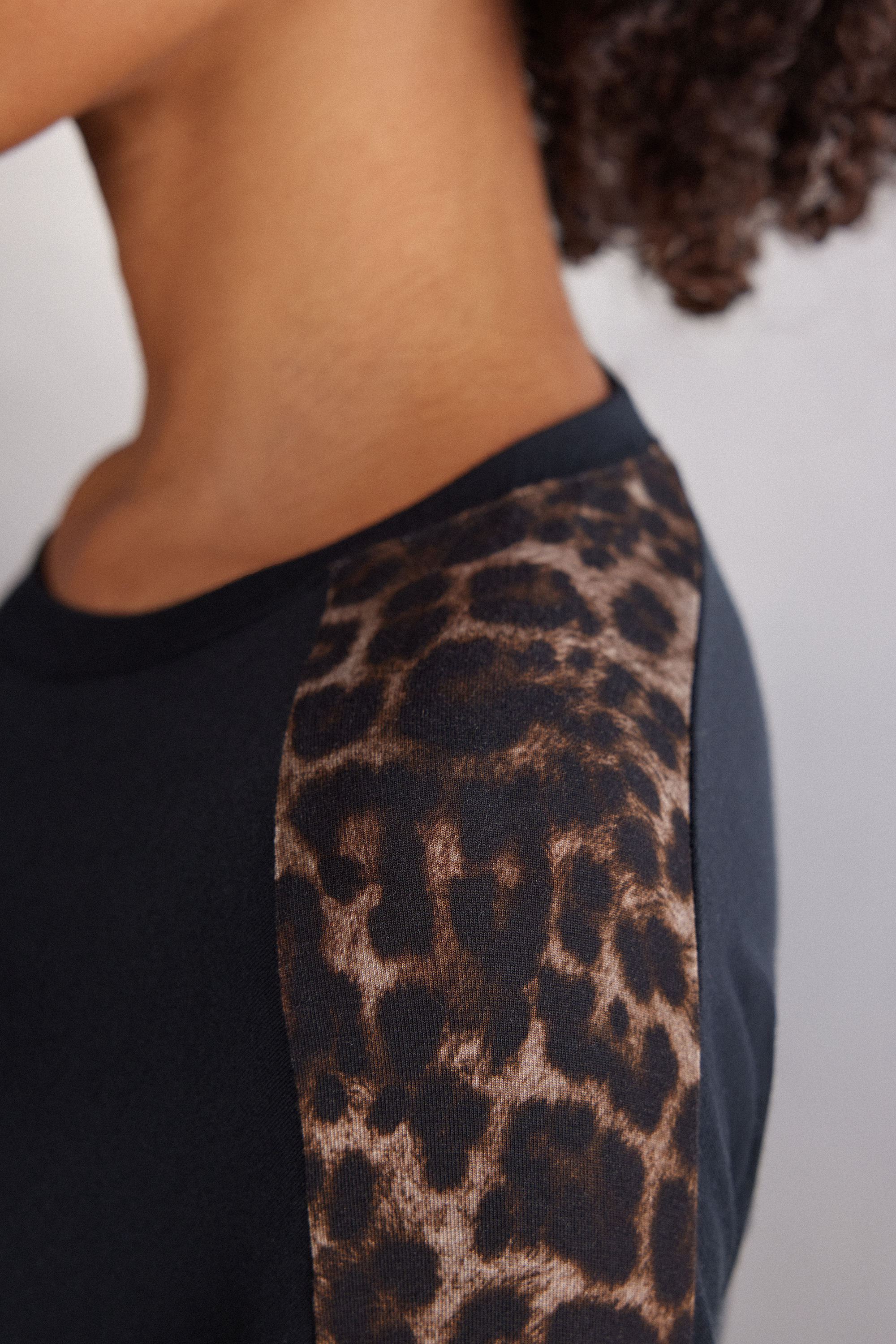 Luxurious Leopard モダール ロングスリーブ ニット