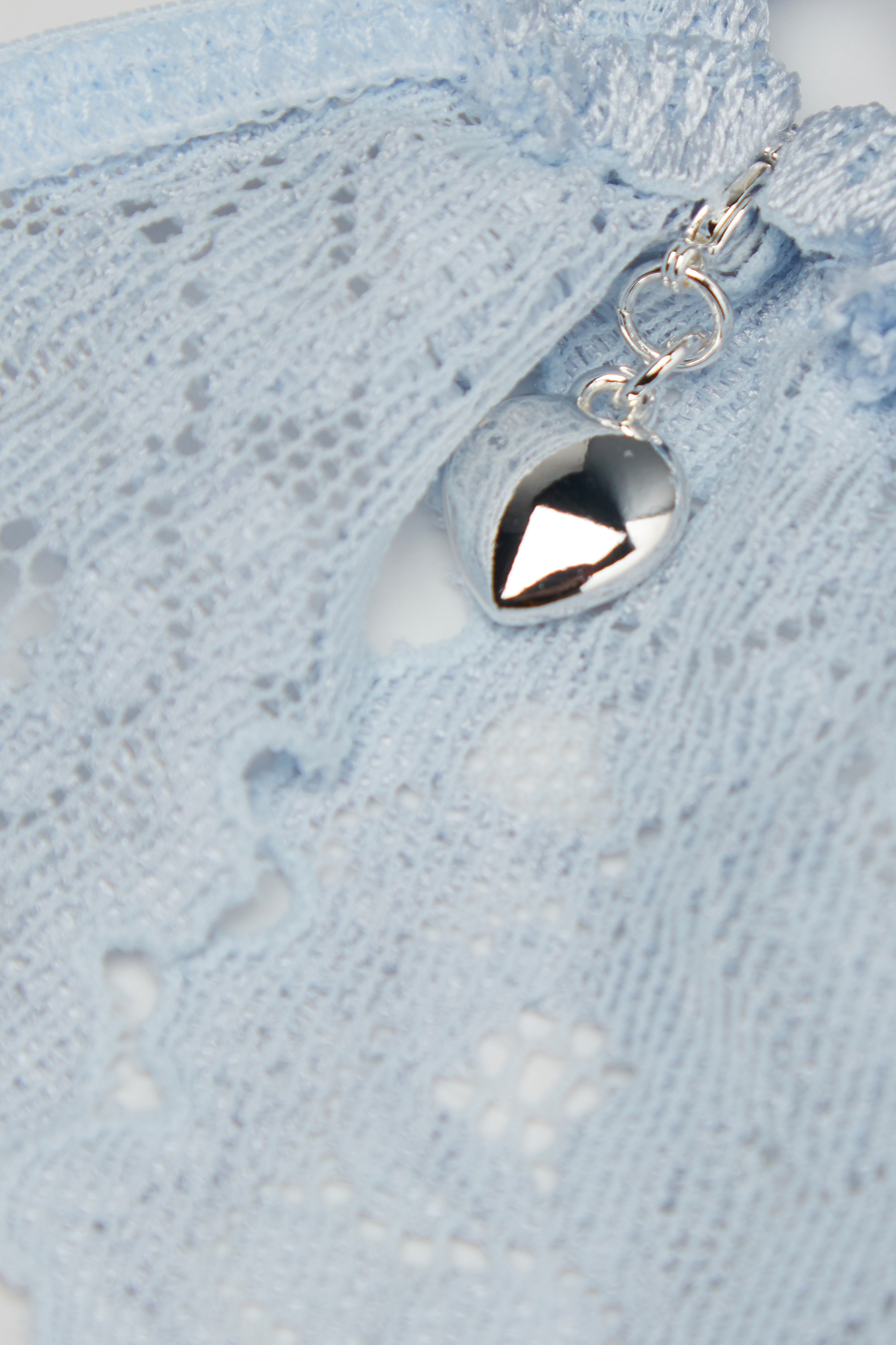 "Silky Flowers" シルク＆レース Monica プッシュアップブラ