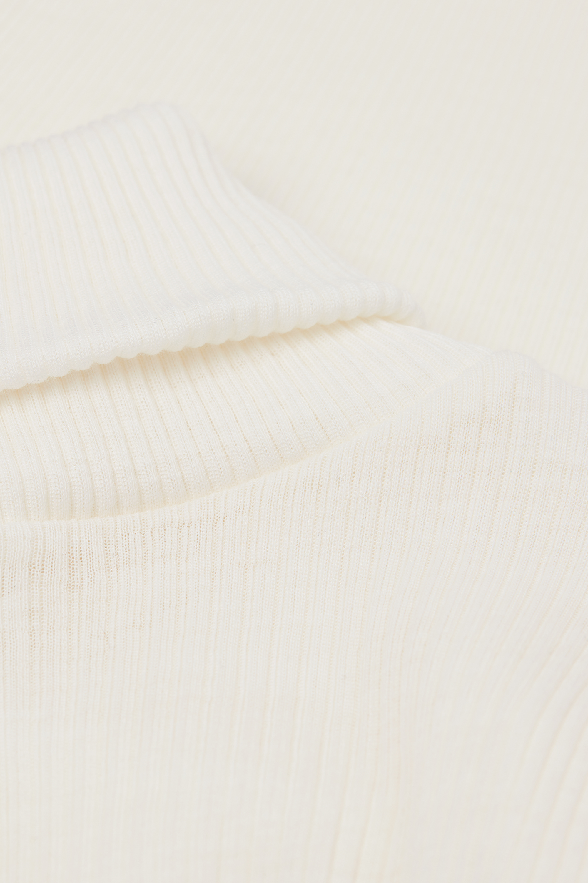 ウール＆シルク長袖ハイネックトップス