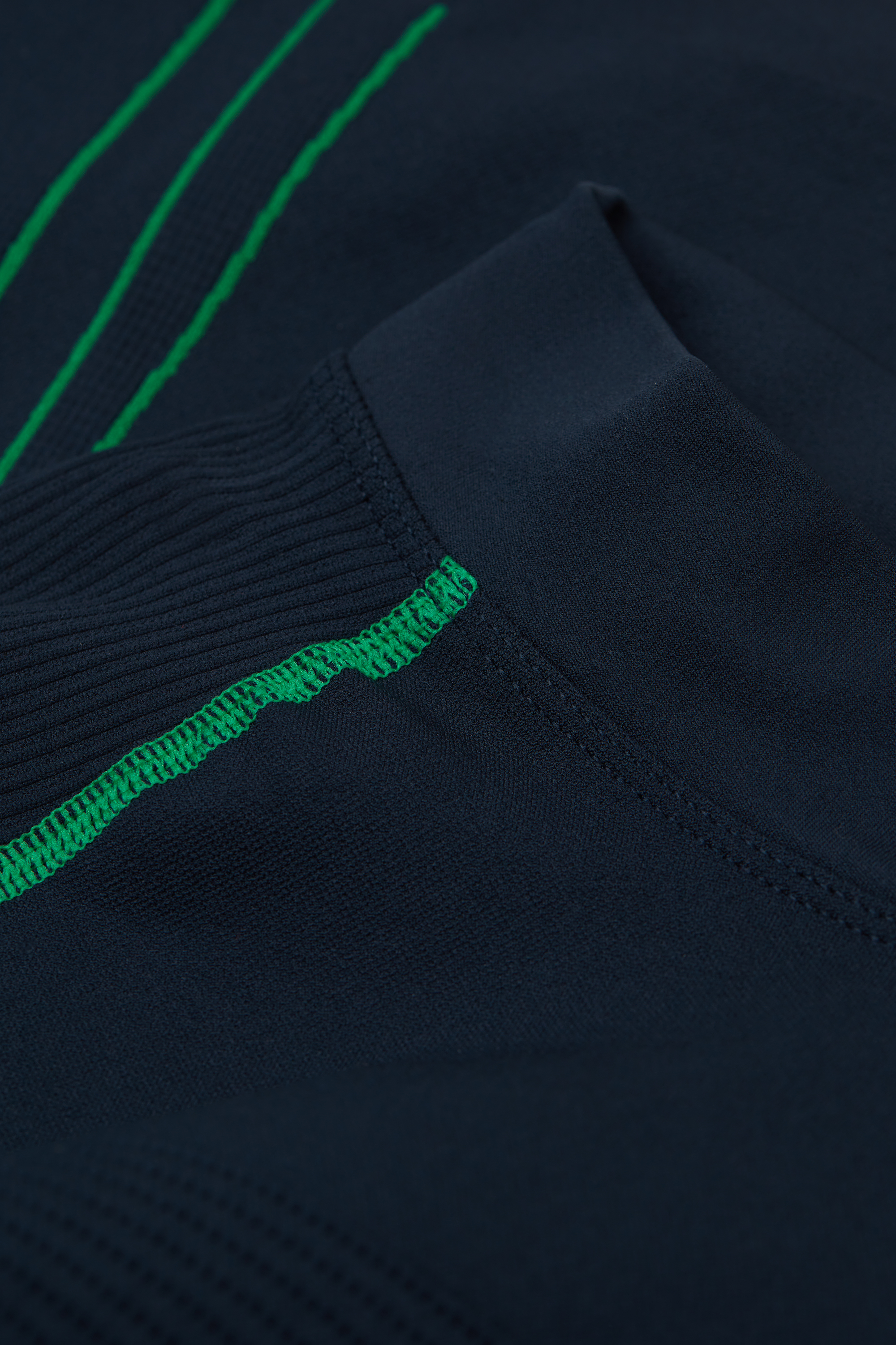 Sport テクニカル ロングスリーブ ニット