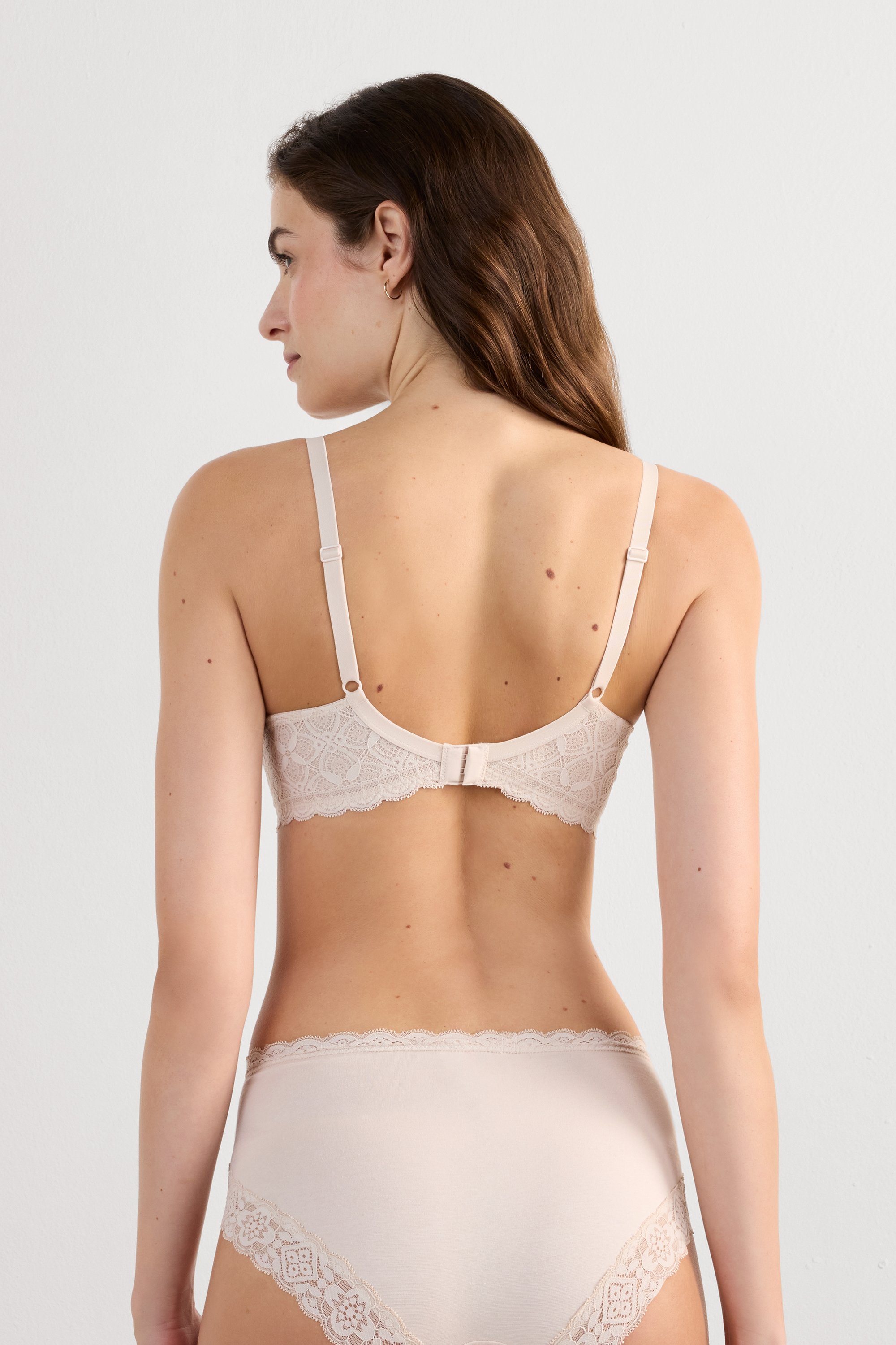 Irina レース バルコネットブラ