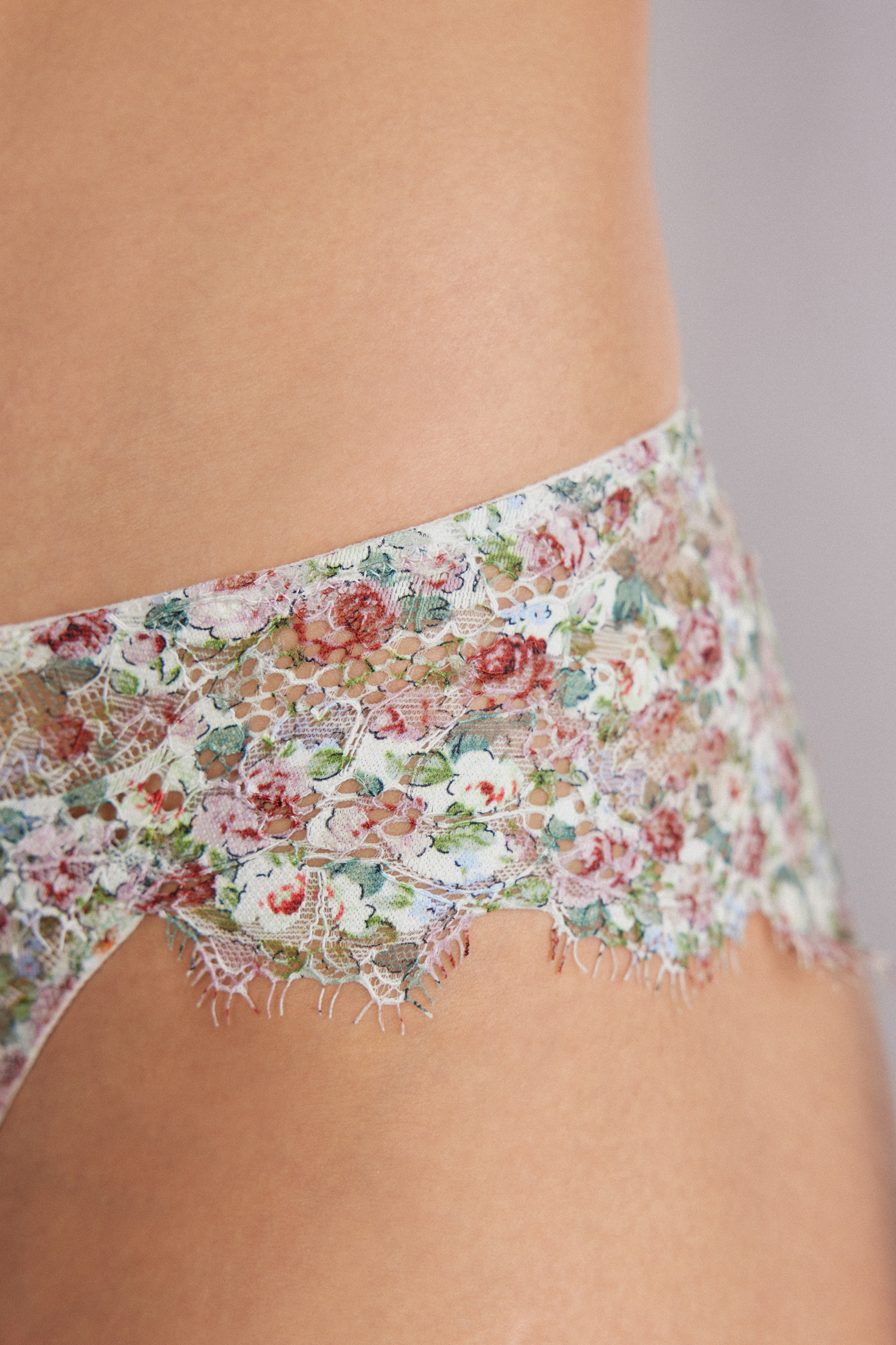 Intimissim Floral Romance レース バル コネット Intimissimi ブラジャー Floral Romance Asia レース バルコ